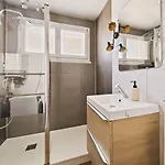 Apartment 4 Chambres, Balcon Et Ascenseur