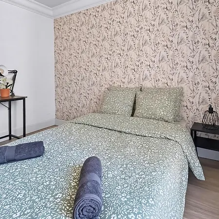 4 Chambres, Balcon Et Ascenseur *