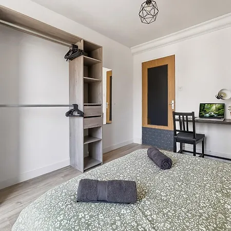 4 Chambres, Balcon Et Ascenseur *