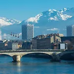4 Chambres, Balcon Et Ascenseur Grenoble